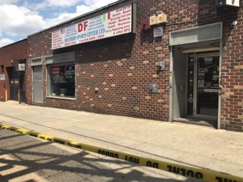 　发生枪击案的枪械店。(《世界日报》记者黄伊奕/摄影)