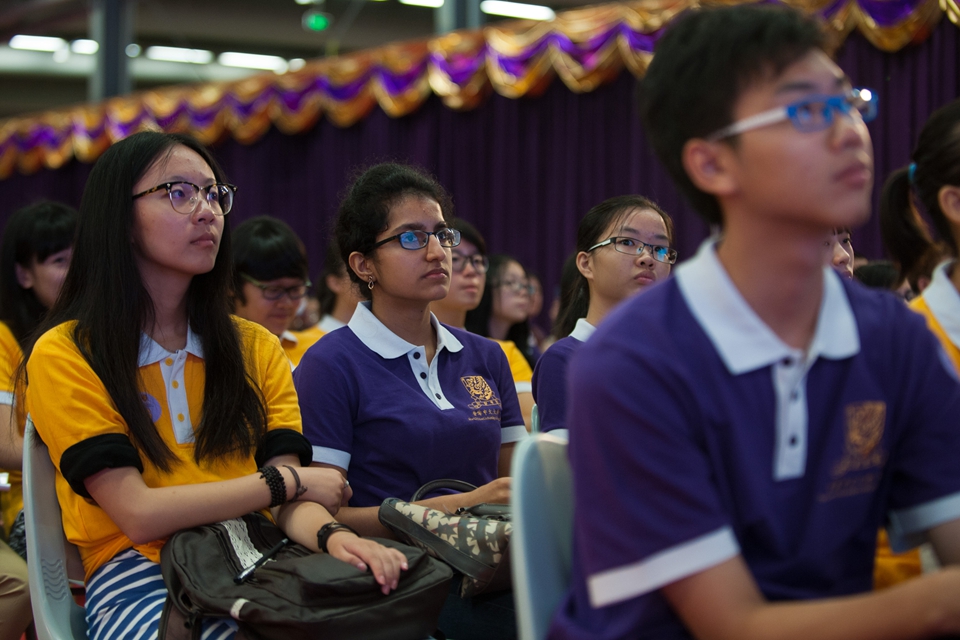 参加香港中文大学（深圳）开学活动的学生