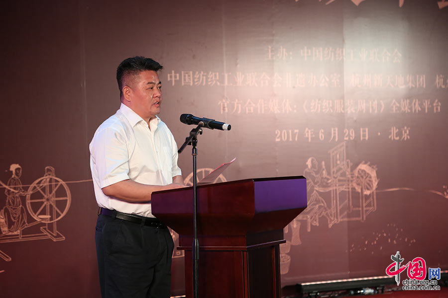 杭州市淳安县人民政府副县长章传强对文渊狮城所在地杭州市淳安县进行