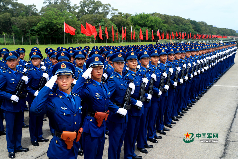 中国人民解放军驻香港部队接受检阅1120