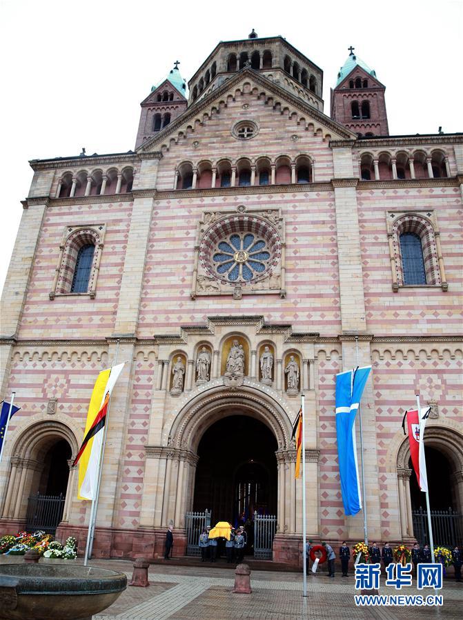 德国前总理科尔追思会在施派尔举行。