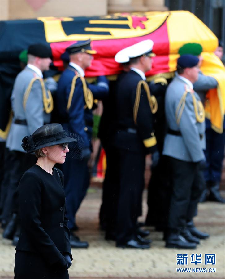 德国前总理科尔追思会在施派尔举行。