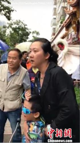 人贩子昆明当街抢娃？警方：系疑似精神病患者骚扰