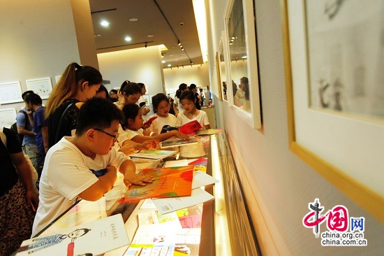 小腾妈妈感恩十年美育作品展开幕