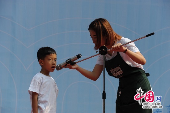 小腾妈妈感恩十年美育作品展开幕