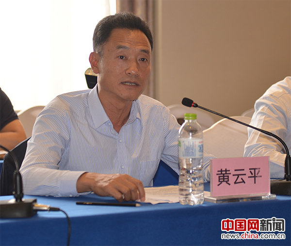 图为云南省宏观经济研究院院长黄云平介绍云南省互联互通方面的情况。 图为云南省宏观经济研究院院长黄云平介绍云南省互联互通方面的情况。