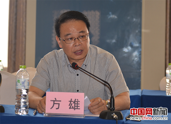 图为云南省环保厅副巡视员方雄介绍云南生态环境监测情况。 图为云南省环保厅副巡视员方雄介绍云南生态环境监测情况。