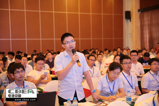 1499403223516053460.jpg 参会者提问.jpg