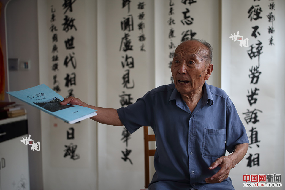 在郑福来的家中，保存着一位中国台湾中学教师的手写来信。工整的竖版信纸上，娟秀的毛笔字记录着对郑福来老人的敬意。