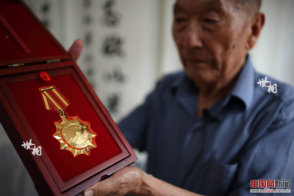 2015年，为纪念中国人民抗日战争暨世界反法西斯战争胜利70周年、弘扬抗战精神，中宣部向郑福来颁发了“时代楷模”纪念章和荣誉证书。