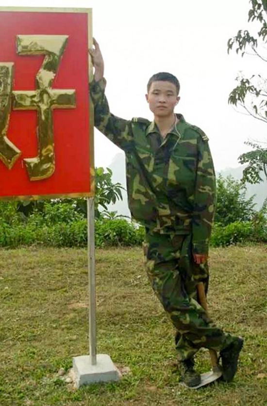 当兵时的徐前凯(受访者供图)