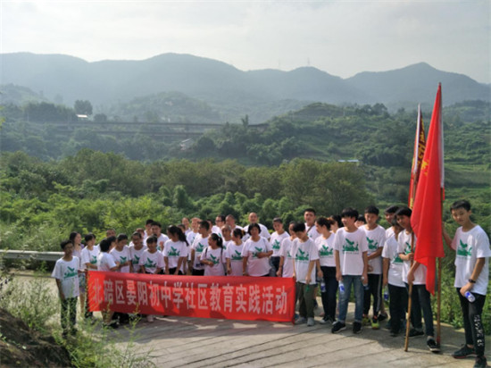 晏阳初中学社区教育实践活动宣传鹭鸟保护知识