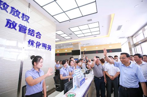 定格李克强总理陕西考察的五个瞬间 定格李克强总理陕西考察的五个瞬间