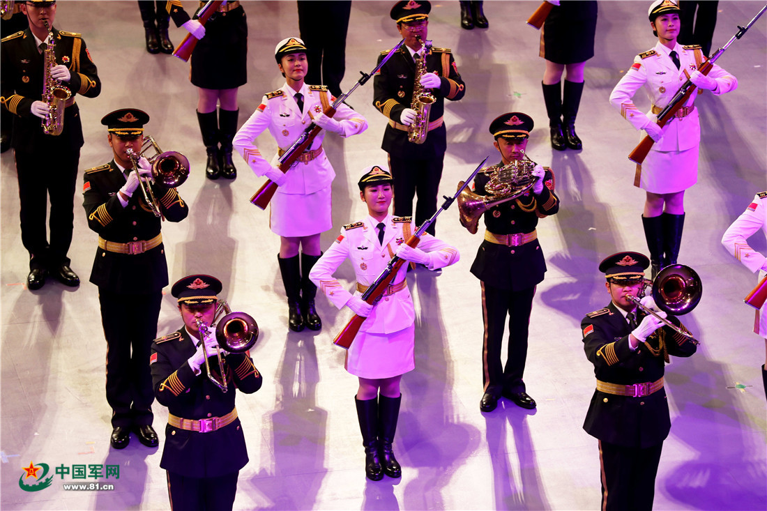 解放軍儀仗隊女兵首次亮相香港國際軍樂匯演
