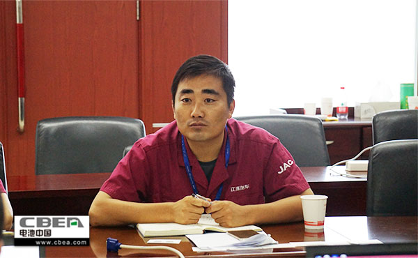 从1968年手工敲出第一辆汽车开始,江淮人实现了自己的汽车梦;到2010年