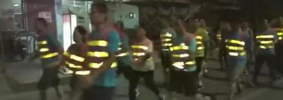 暴走现场。图片来源：新京报视频截图。