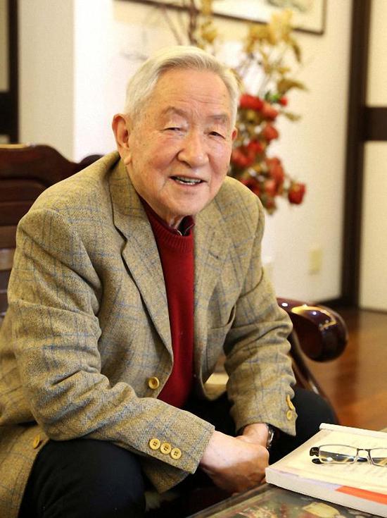 今年3月份，记者在华盖山寓所对高忠勋进行采访。 本文图片均来自浙江新闻客户端