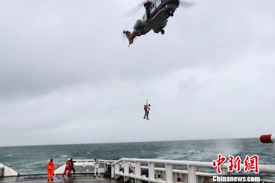 台风临近63名驴友被困阳江海岛海空联动成功施救