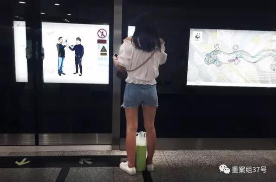 ▲单独出行的女乘客，是“地铁色狼”主要侵害对象。 新京报记者 大路 摄
