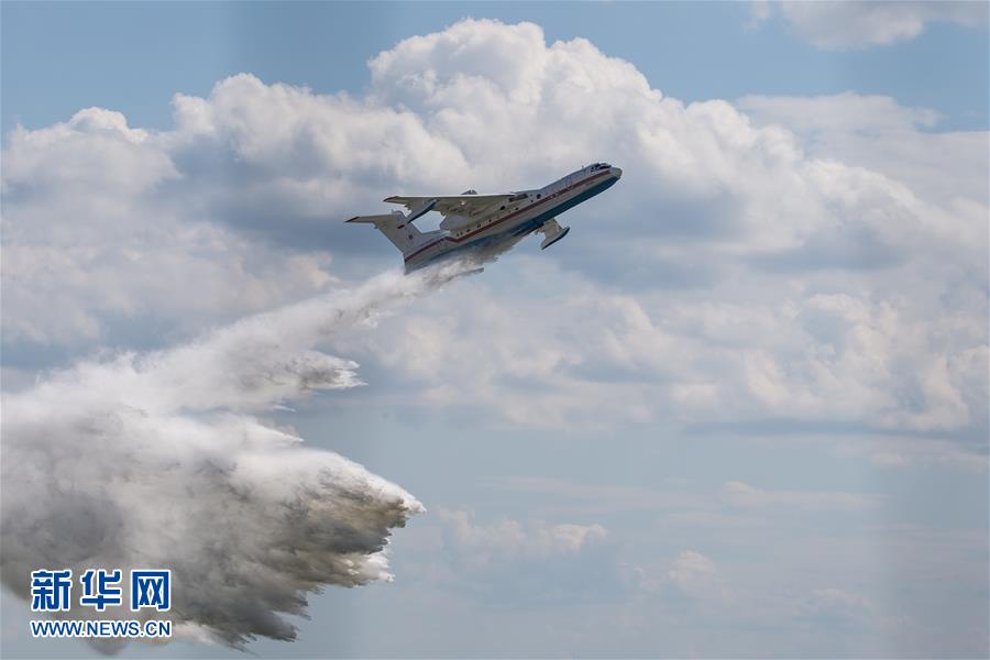 第13届莫斯科国际航空航天展览会开幕