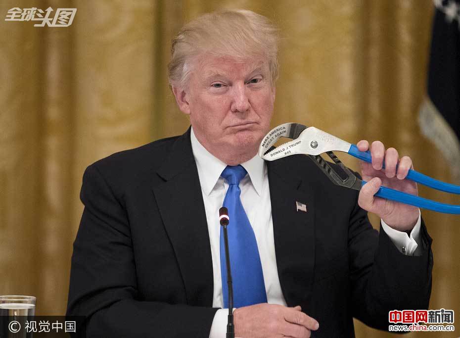 白宫举办“美国制造周” 特朗普拿扳手表情搞怪
