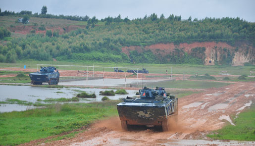 拉風！實拍海軍陸戰隊兩棲裝甲步兵戰車訓練