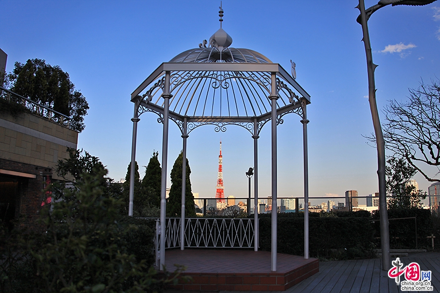 东京塔主要用于发射无线电波信号