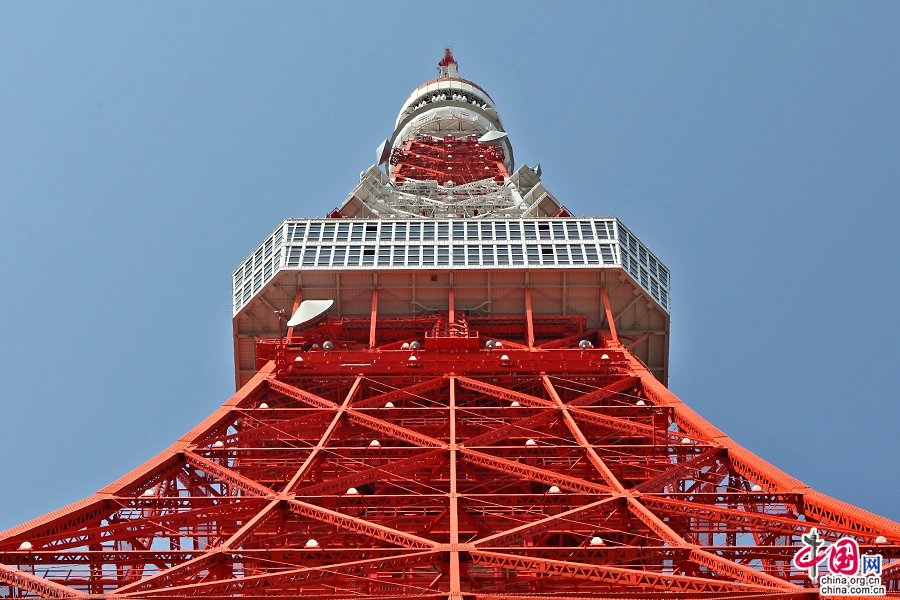 东京塔100米处为方形的展望台