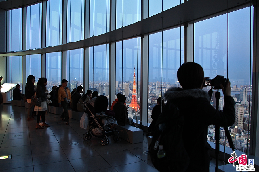 六本木丘的森大楼是观看东京塔的最好场所