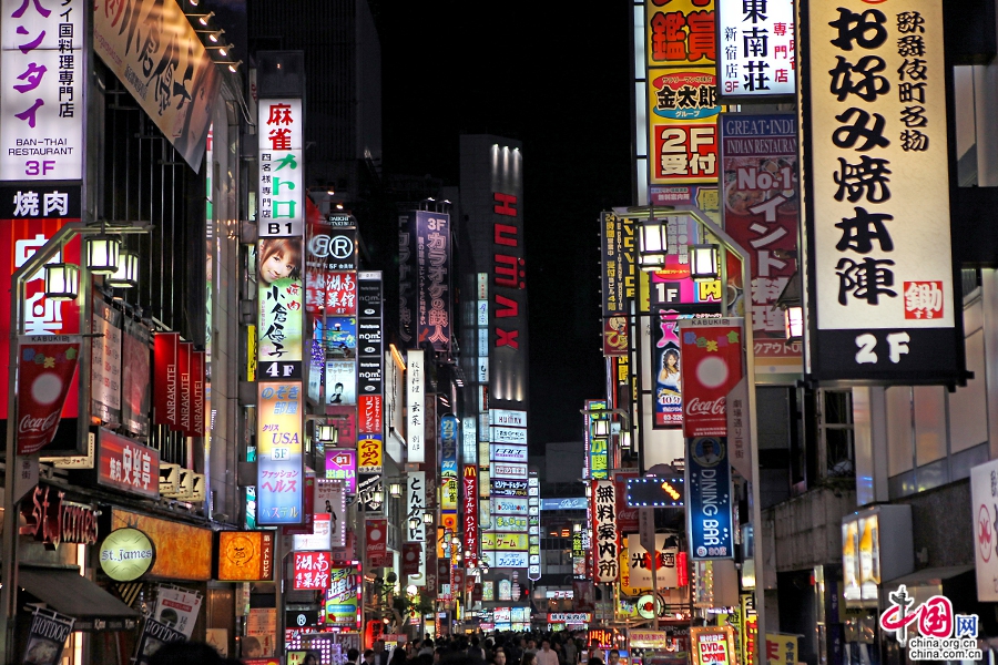 新宿是东京甚至整个日本最著名的繁华商业区