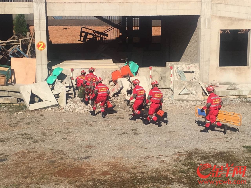 英勇之师！ 直击'国家队'模拟演练七级地震救援