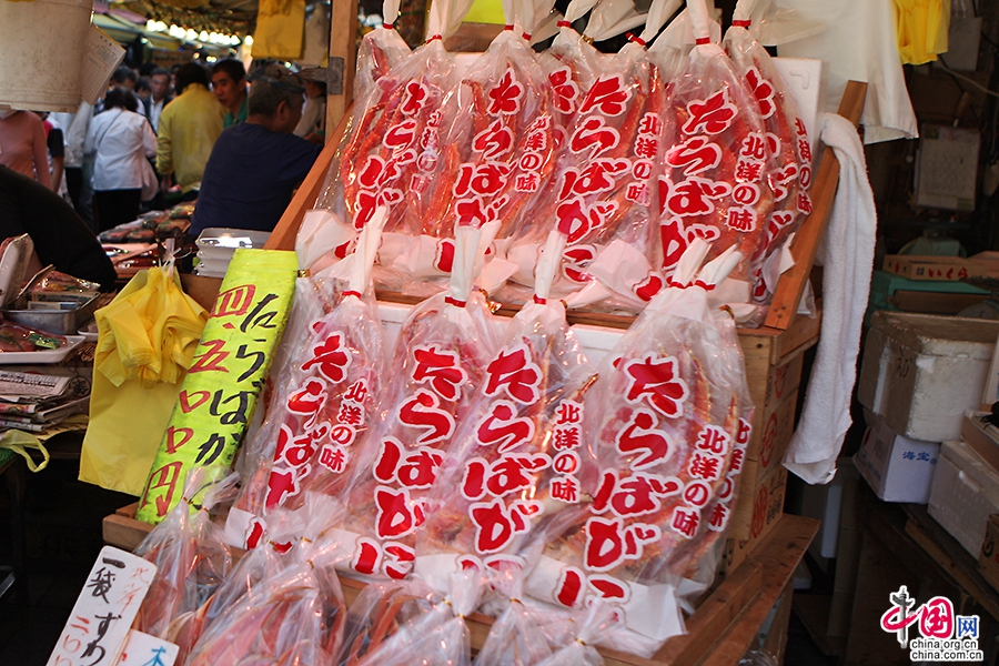 上野横市场内来自日本各地的海产品