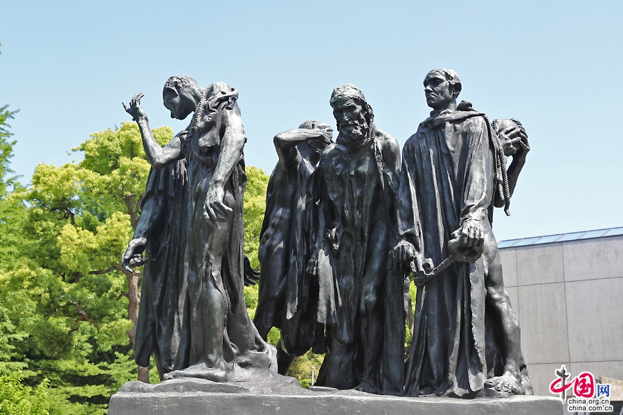 东京国立西洋美术馆广场上陈列着西方著名雕塑大师的复制作品