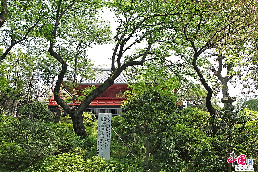 菅荣观音寺位于山丘之上