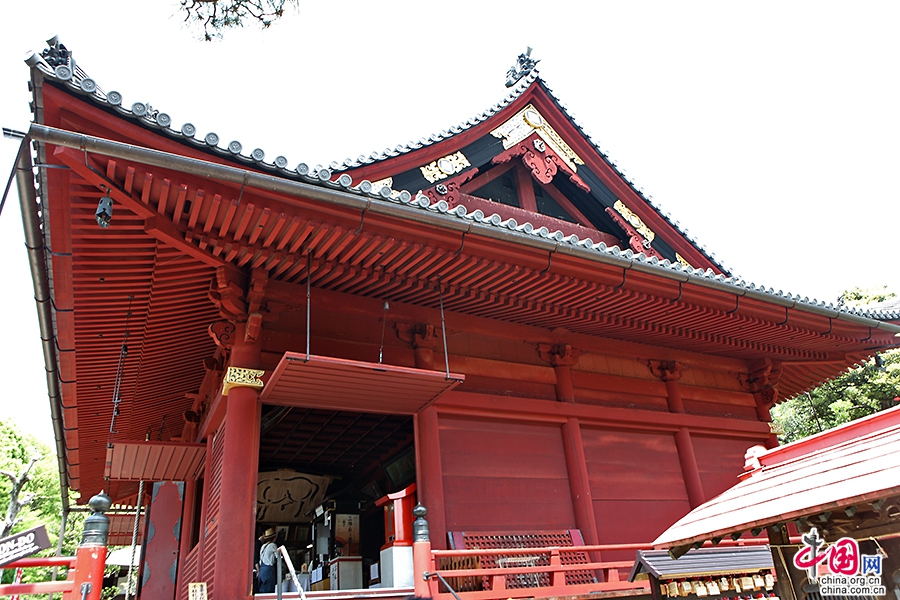 菅荣观音寺主殿全涂成朱红色