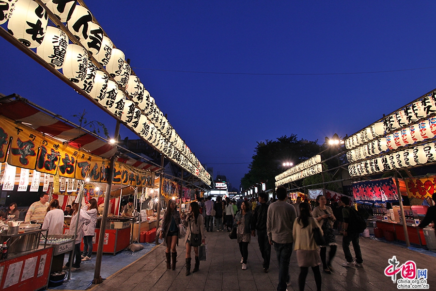 仲见世通是日本最古老的商店街之一