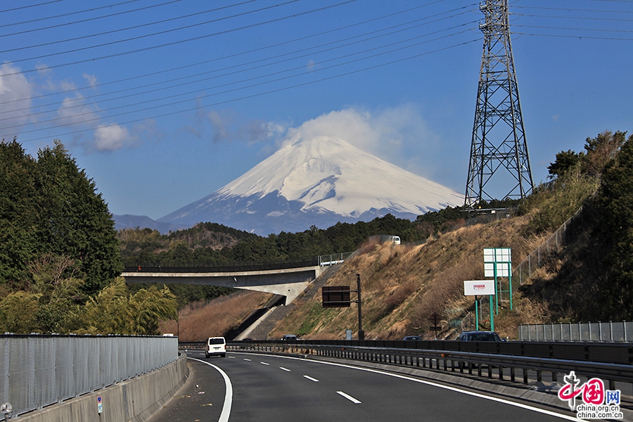 富士山是世界上最大的活火山之一
