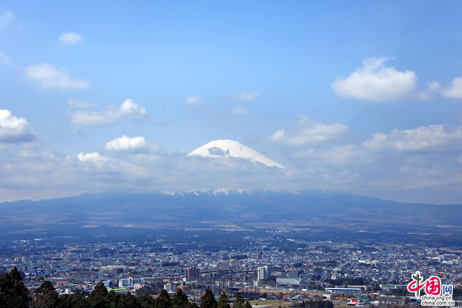 云上的富士山