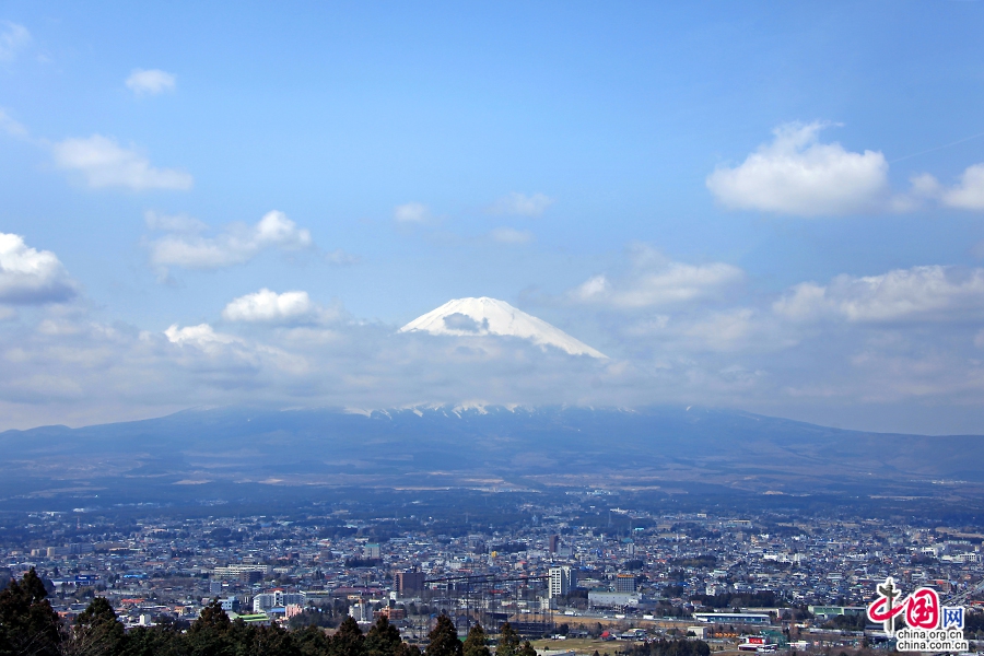 雲上的富士山