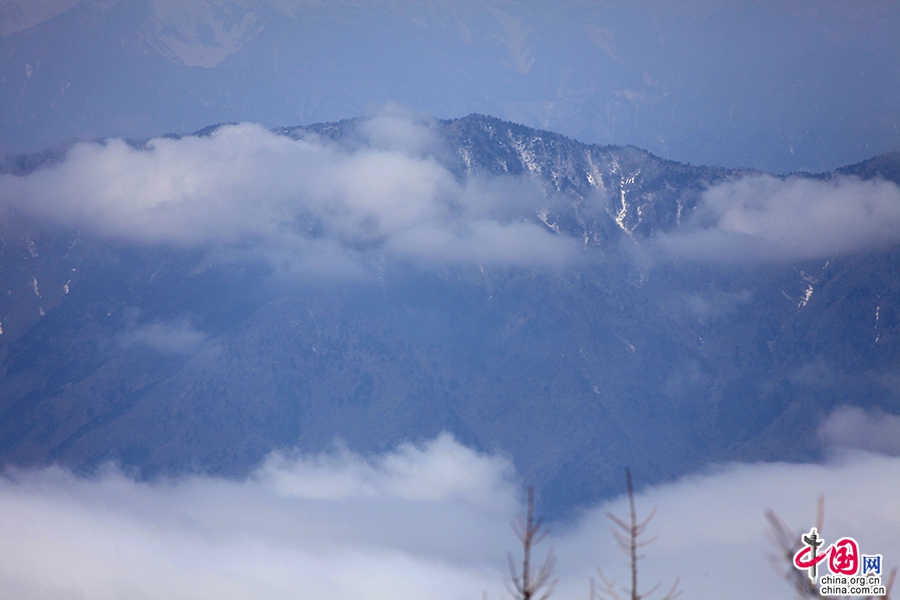 从四合目观景平台眺伊豆高原的群山