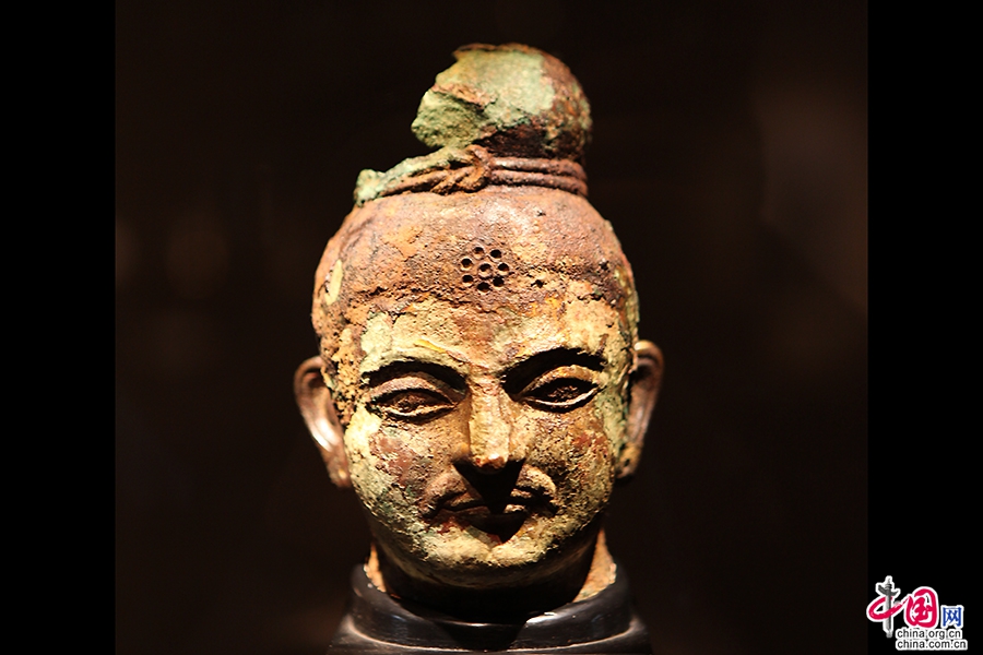 铜佛头（3-4世纪，中国新疆）