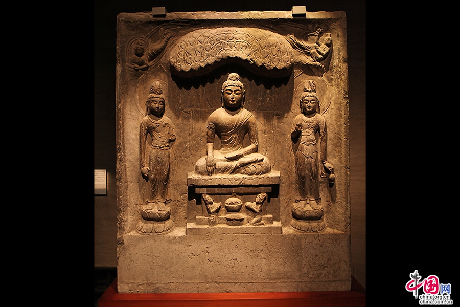 如來三尊佛龕（8世紀，中國陜西寶慶寺）