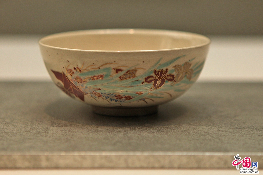 彩绘花包文茶碗（18世纪）