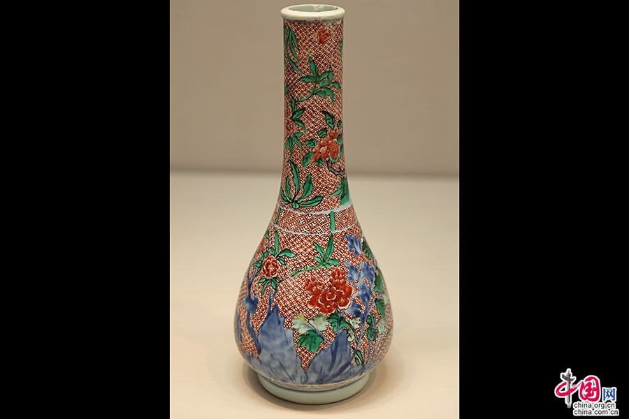 五彩花鸟纹瓶（17世纪）