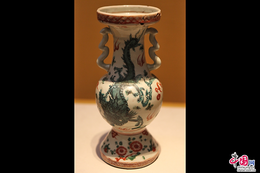 彩绘龙纹双耳花瓶（17世纪）