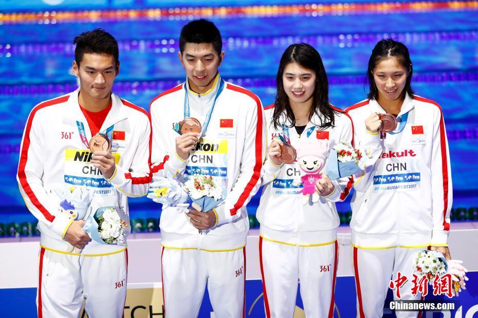 布达佩斯世锦赛 中国队摘男女4x100混铜牌