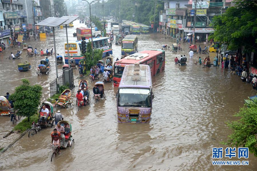 孟加拉国首都达卡遭严重内涝