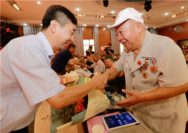 接着1948年参加革命的老兵刘明也讲述了他1964年7月7日在福漳州击落