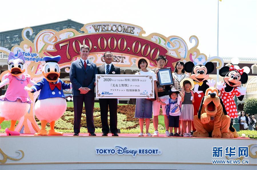 东京迪士尼乐园迎来第七亿名游客