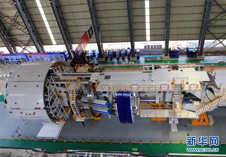 (经济)(3)我国自主研制硬岩掘进机“彩云号”在昆明下线